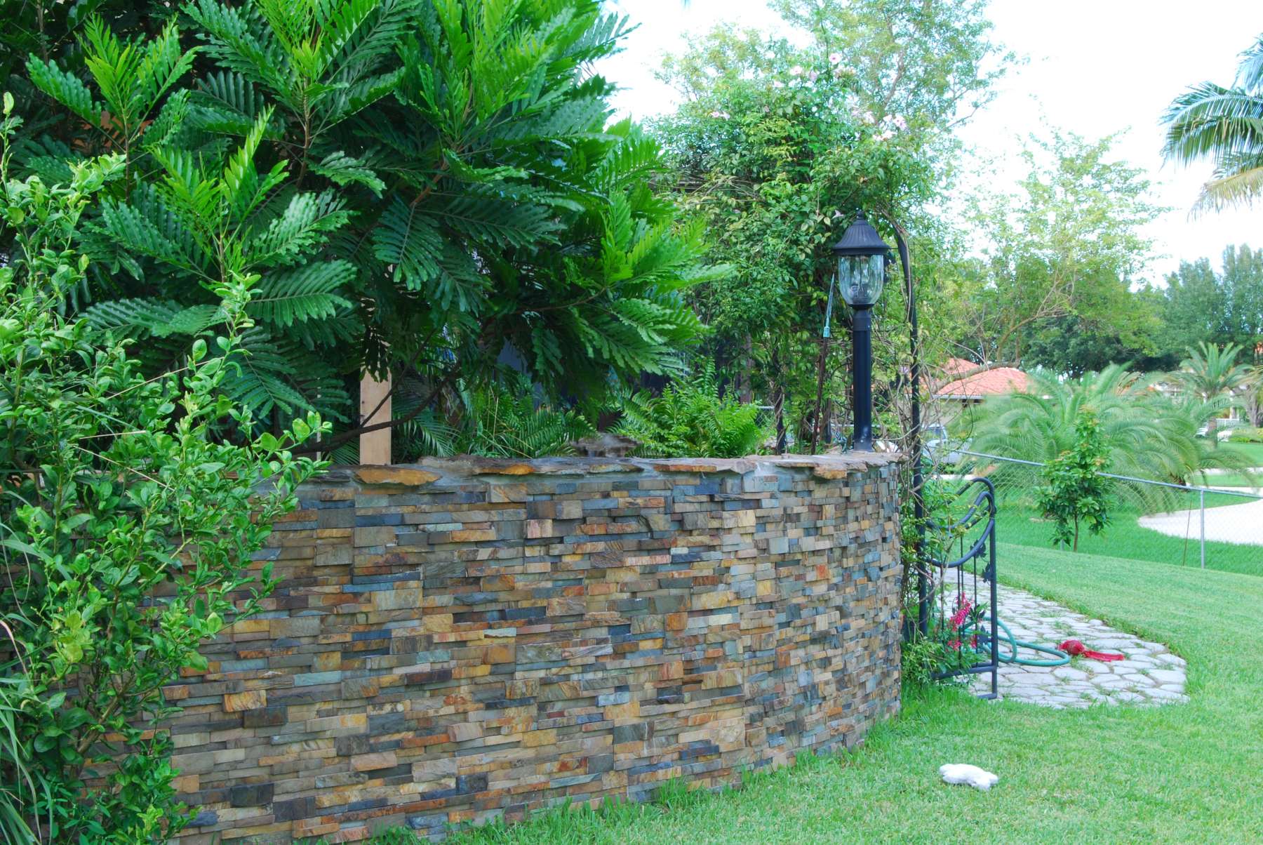 Stacked Stone Radius Garden Wall 